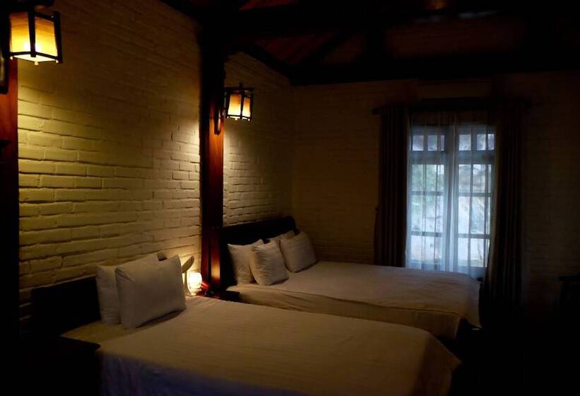 اتاق خانوادگی, Mua Caves Ecolodge