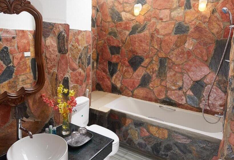 سوییت با چشم‌انداز دریا, Sara Beachfront Boutique Resort