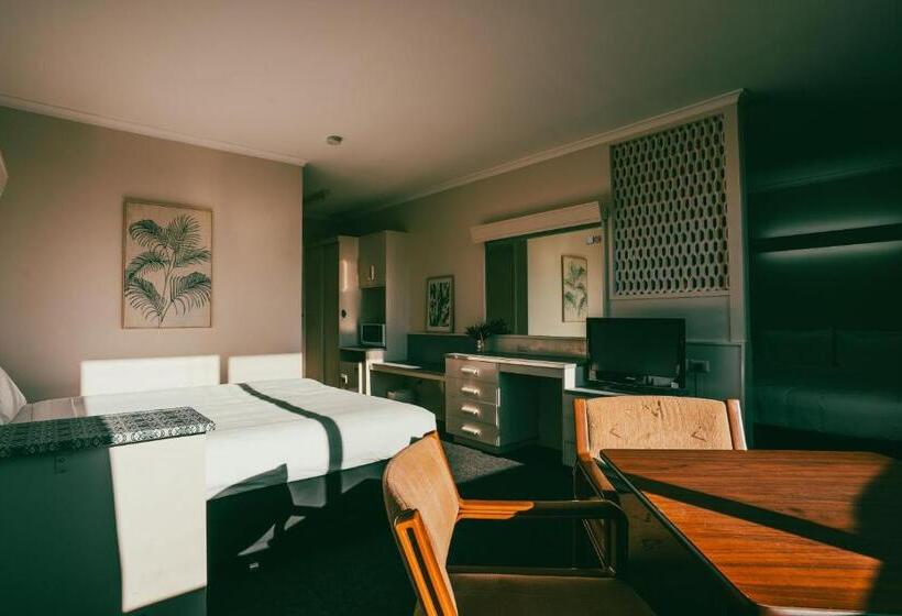 패밀리 룸, Parklane Motel