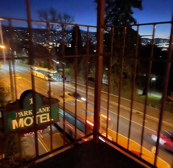 스탠다드 발코니 룸, Parklane Motel
