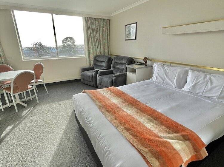 패밀리 룸, Parklane Motel