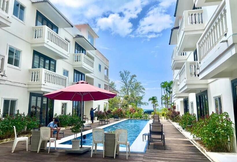带泳池观景的豪华房, Mary Beach Hotel & Resort