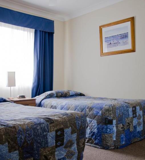 Апартаменты 3 Спальни, Baybrook Motor Inn