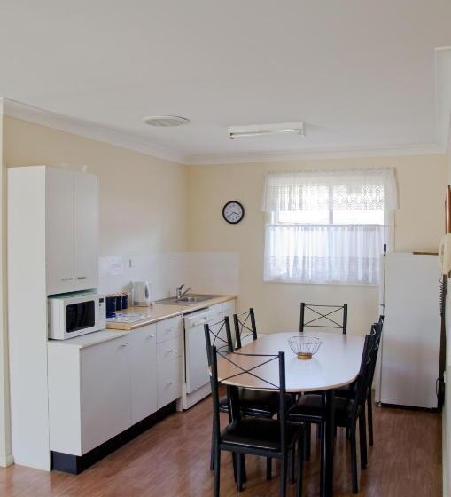 Апартаменты 3 Спальни, Baybrook Motor Inn