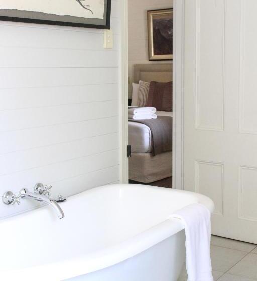 스위트, Bangalow Guesthouse