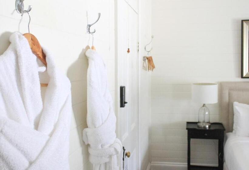 스위트, Bangalow Guesthouse