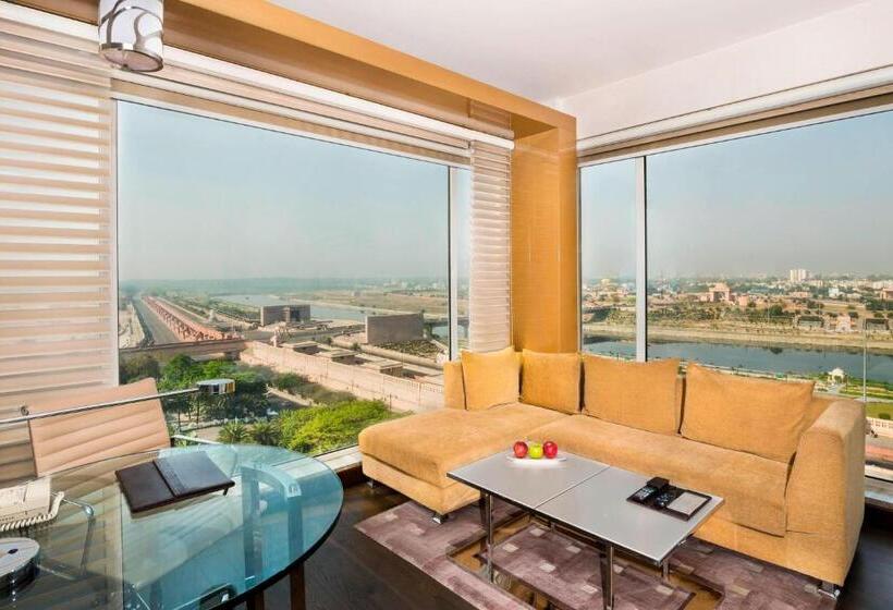 استودیو استاندارد با تخت کینگ, Renaissance Lucknow Hotel, Gomti Nagar