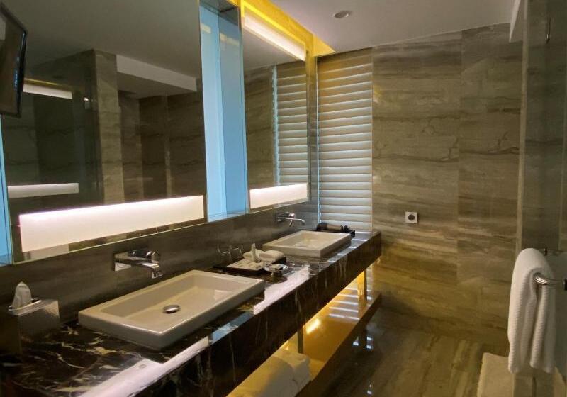 اتاق استاندارد با تخت بزرگ, Renaissance Lucknow Hotel, Gomti Nagar