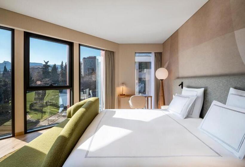 스탠다드 룸 킹사이즈 침대, Swissôtel Tbilisi