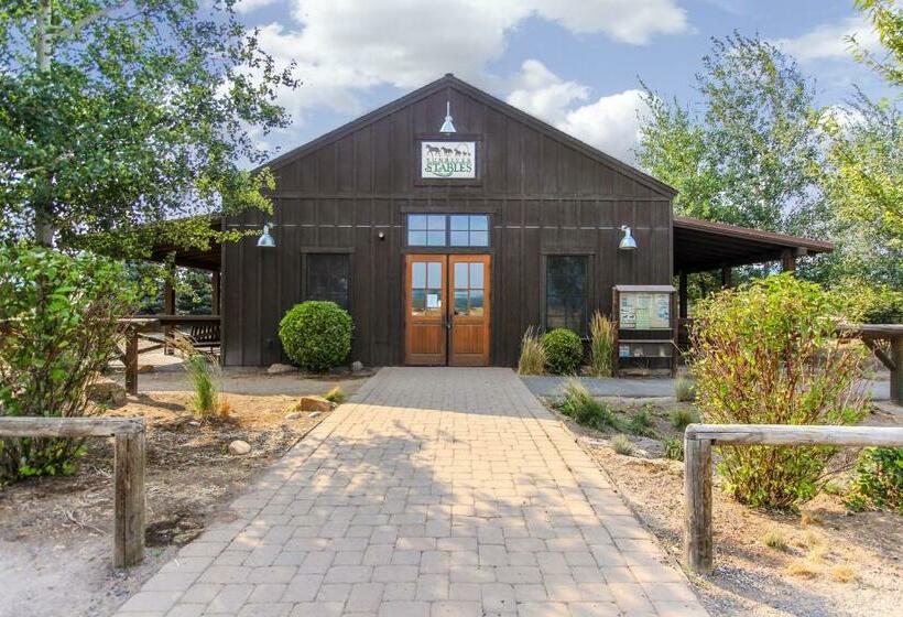 带2个卧室的公寓, 17 Meadow House
