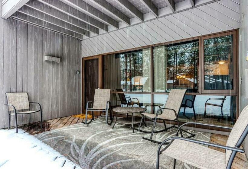 带2个卧室的公寓, 17 Meadow House