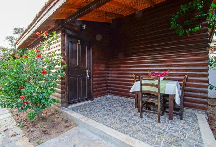 اتاق استاندارد چهار تخته, çuhadar Ahşap Evleri̇