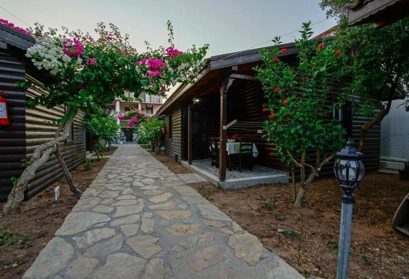 اتاق استاندارد چهار تخته, çuhadar Ahşap Evleri̇
