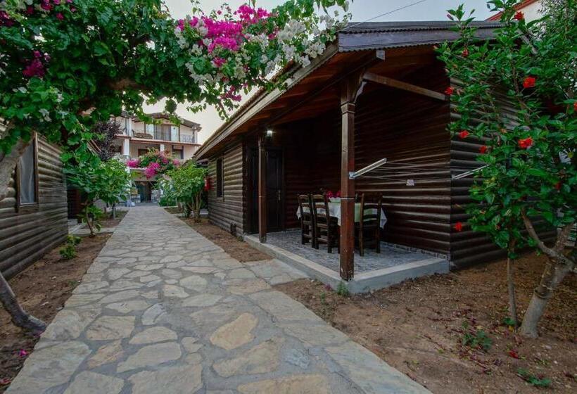 اتاق استاندارد چهار تخته, çuhadar Ahşap Evleri̇