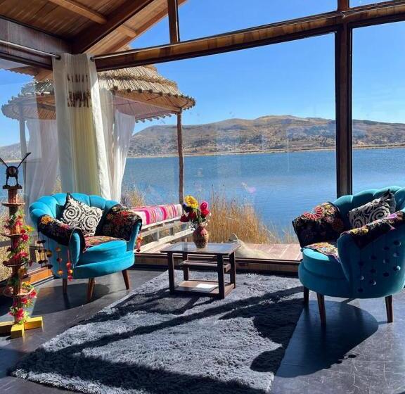 Suite with lake view, Uros Walysuma Titicaca Lodge