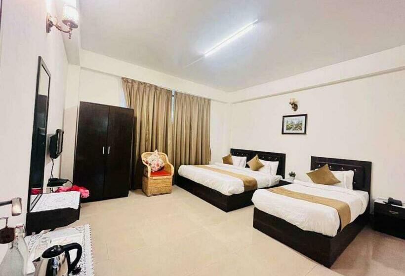 اتاق لوکس سه تخته, Maplewood Hotel & Spa