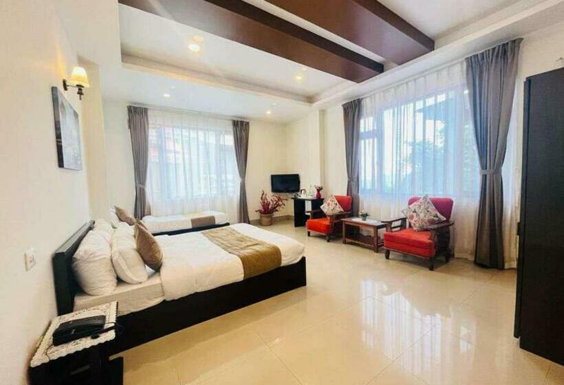 اتاق لوکس سه تخته, Maplewood Hotel & Spa