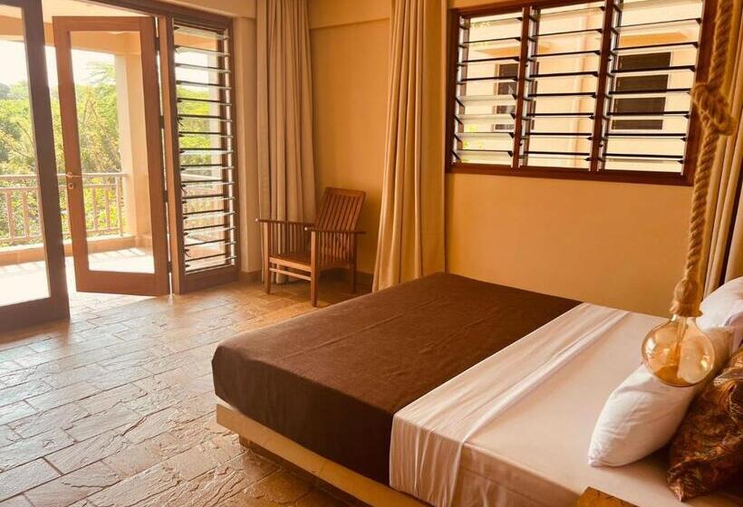 اتاق لوکس با بالکن, Tombo House