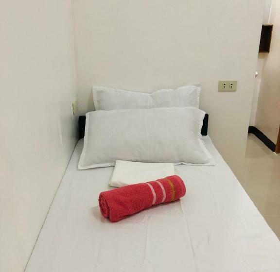 이코노미 룸, Lr Hostel And Cafe