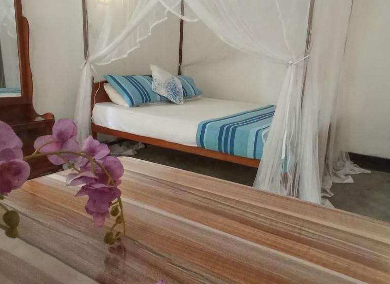 غرفة قياسية ثلاثية مزودة بشرفة, Bluebell Guest House