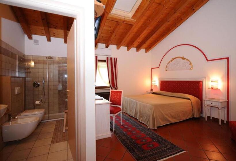 اتاق استاندارد سه نفره, Resort La Mola