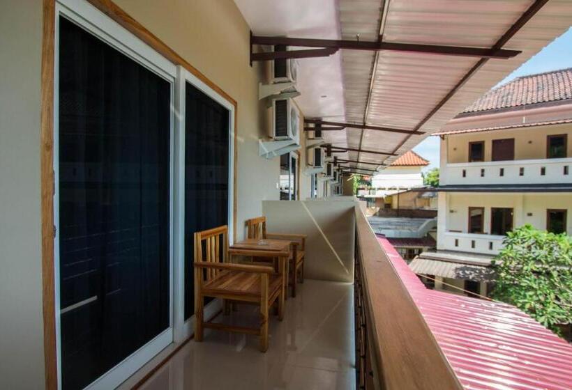 Номер Deluxe, Central Inn Senggigi
