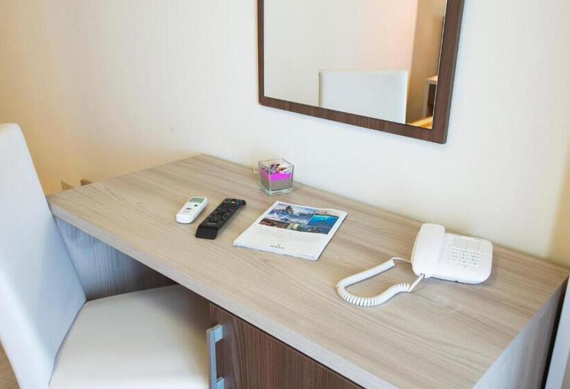 Triple Room Sea View, Columbus