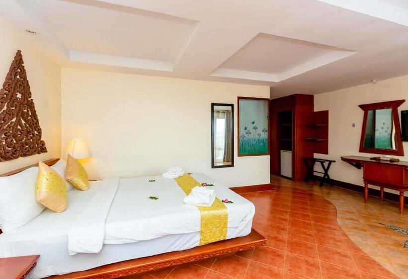 Номер Deluxe Вид на Море с Балконом, Ao Nang Bay Resort