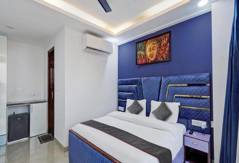 Трехместный Номер Классика, Collection O 811307  Gold Inn