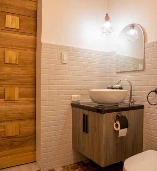 اتاق سوپریور با چشم‌انداز استخر, The Mayana Resort