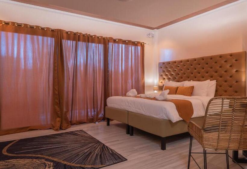 اتاق سوپریور با چشم‌انداز استخر, The Mayana Resort