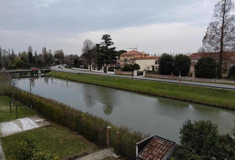 Стандартный внешний трехместный номер с ванной комнатой, Villa Nadia