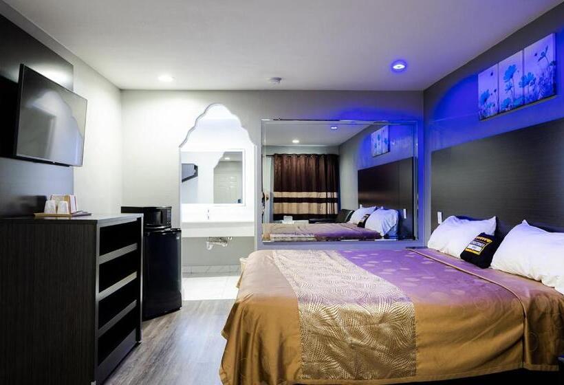 חדר סטנדרט עם מיטת קינג, Downtowner Inns   Houston Downtown & Convention Center