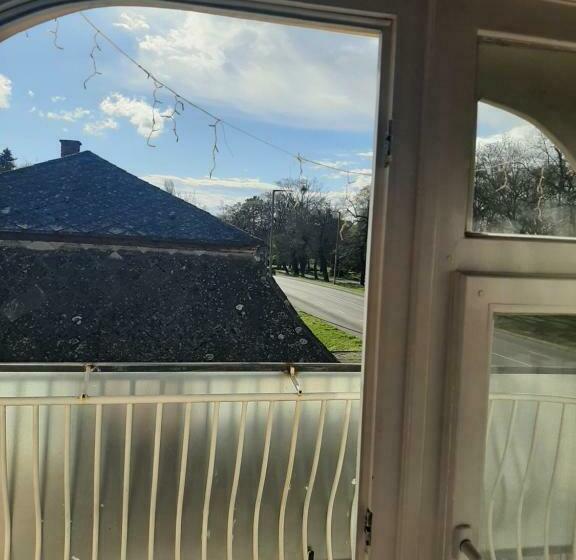 اتاق استاندارد سه نفره, Magyar Csárda és Vendégház