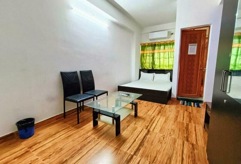 带大床的豪华间, Rest Inn Sankara Nethralaya Near Candor Unitech