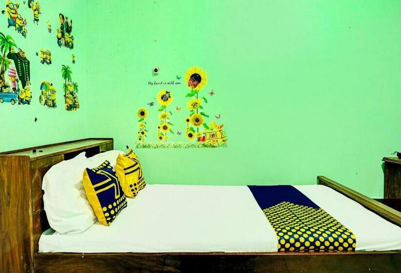 Номер Economy, Spot On 92400 Dhaha Penginapan House Syariah
