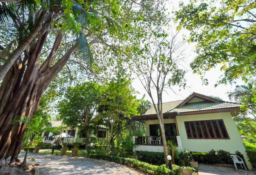 4인용 스탠다드 룸, Poowadee Resort
