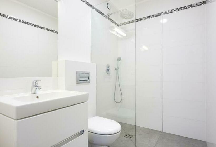 استودیوی استاندارد, Emaus Apartments