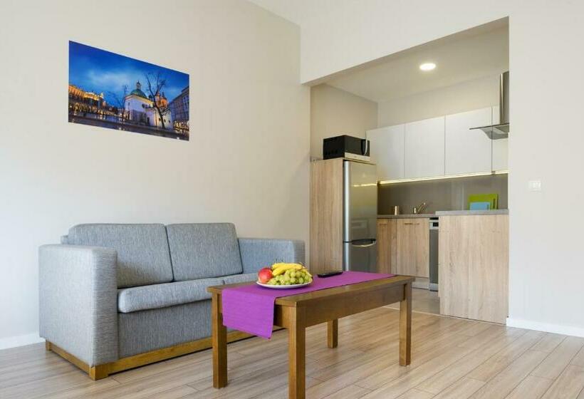 استودیوی استاندارد, Emaus Apartments
