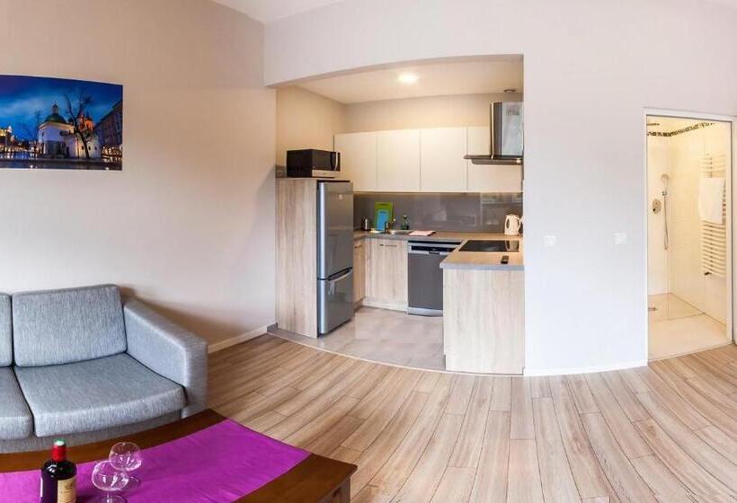 استودیوی استاندارد, Emaus Apartments