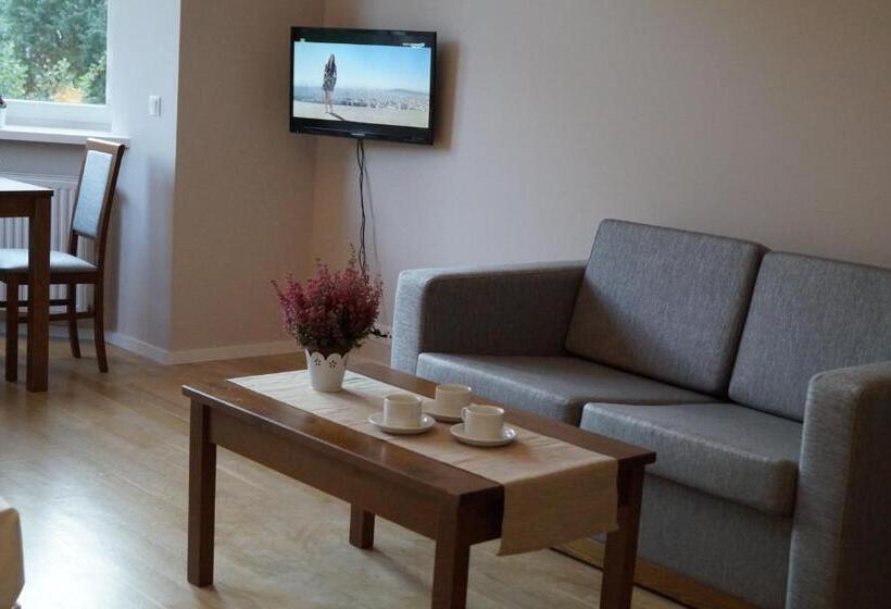 سوییت لوکس, Emaus Apartments