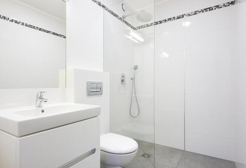 سوییت لوکس, Emaus Apartments
