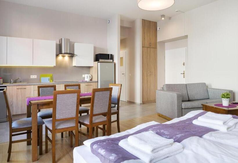 سوییت لوکس, Emaus Apartments