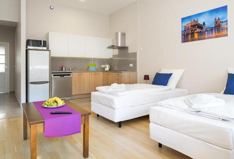 سوییت لوکس, Emaus Apartments