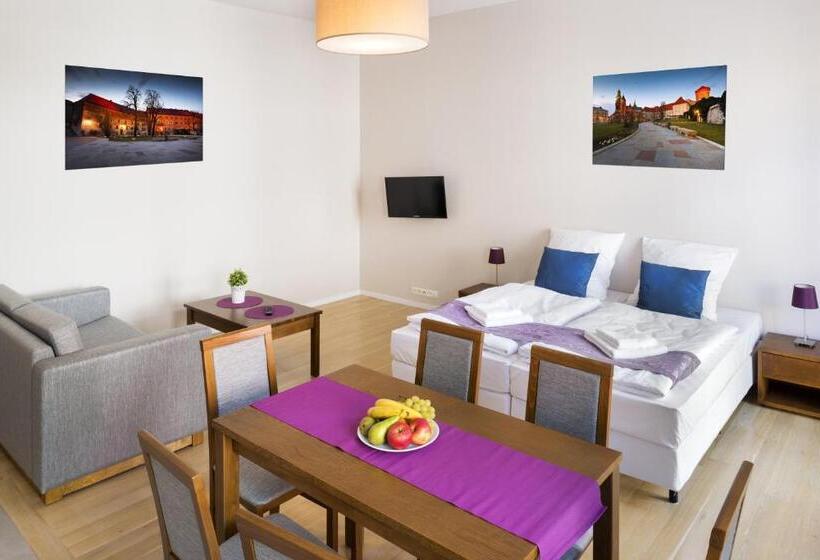 سوییت لوکس, Emaus Apartments