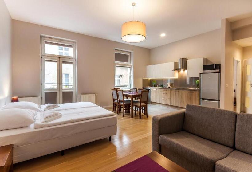 سوییت لوکس, Emaus Apartments