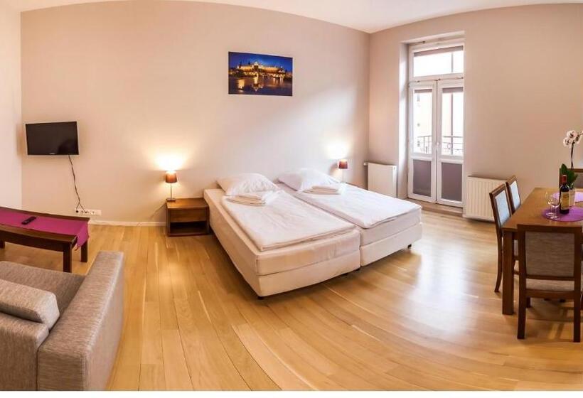 سوییت لوکس, Emaus Apartments