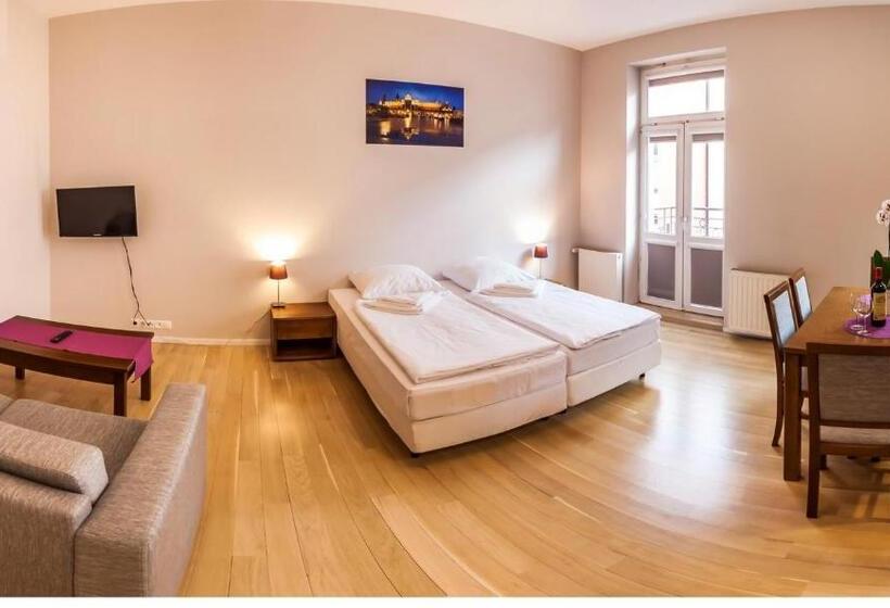 سوییت لوکس, Emaus Apartments