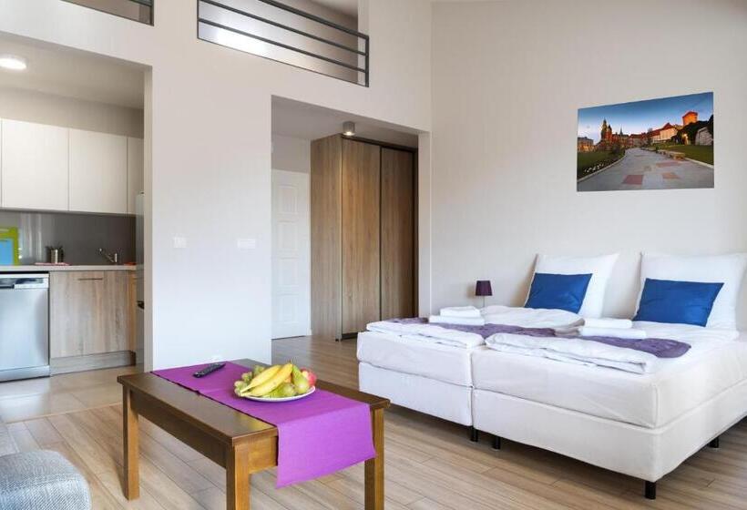 سوییت لوکس, Emaus Apartments