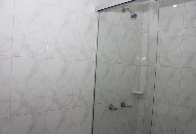חדר סטנדרט לארבעה, Dorado Plaza Bogota
